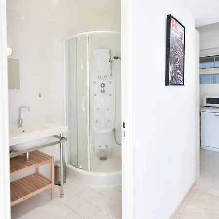 1-br Sea View Luxury Residential With Pool Apartment